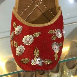 Hand Embroidered Kiwi Leather Flats